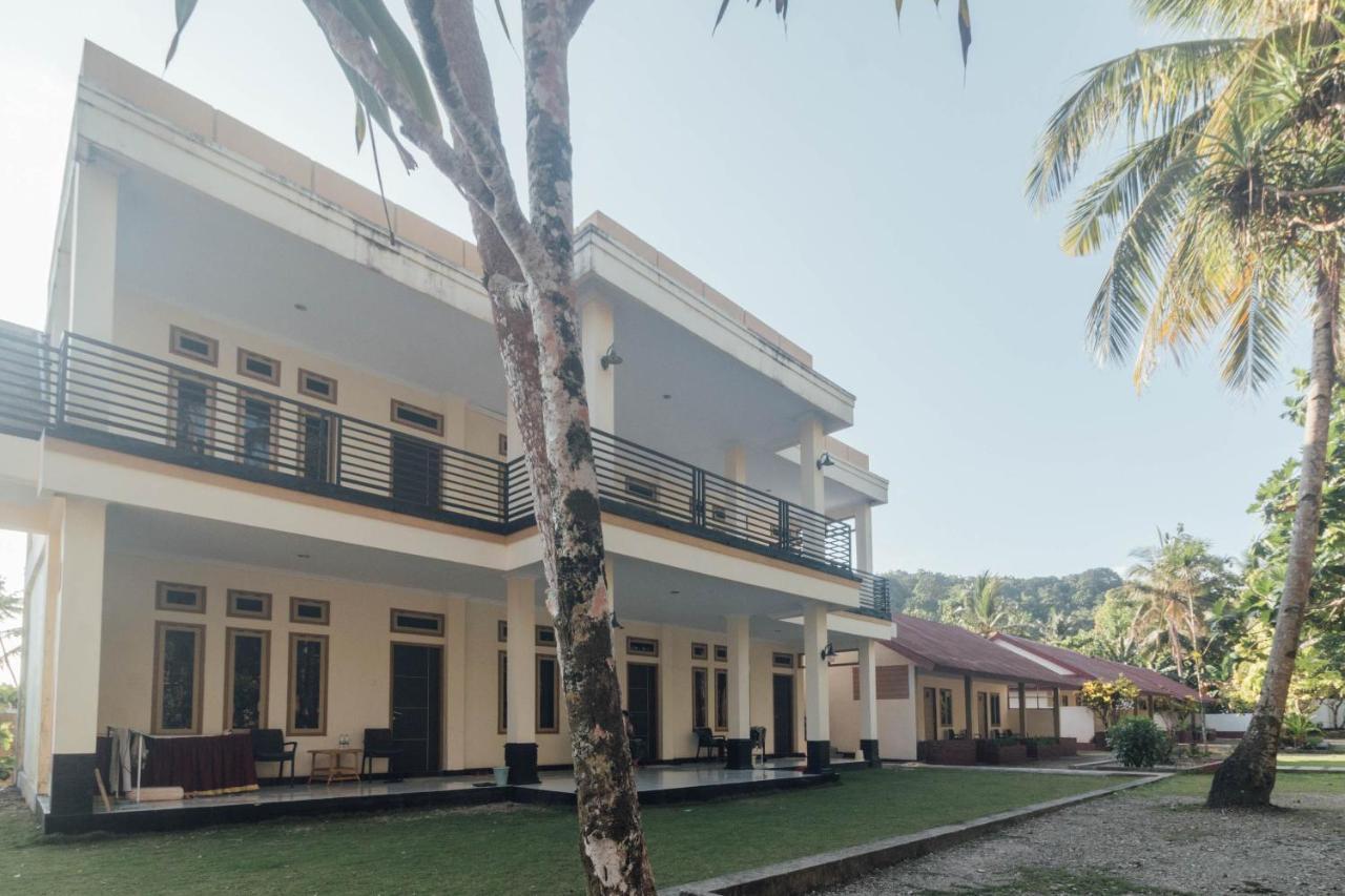 Oyo 1688 Collin Beach Hotel Ambon Exterior foto