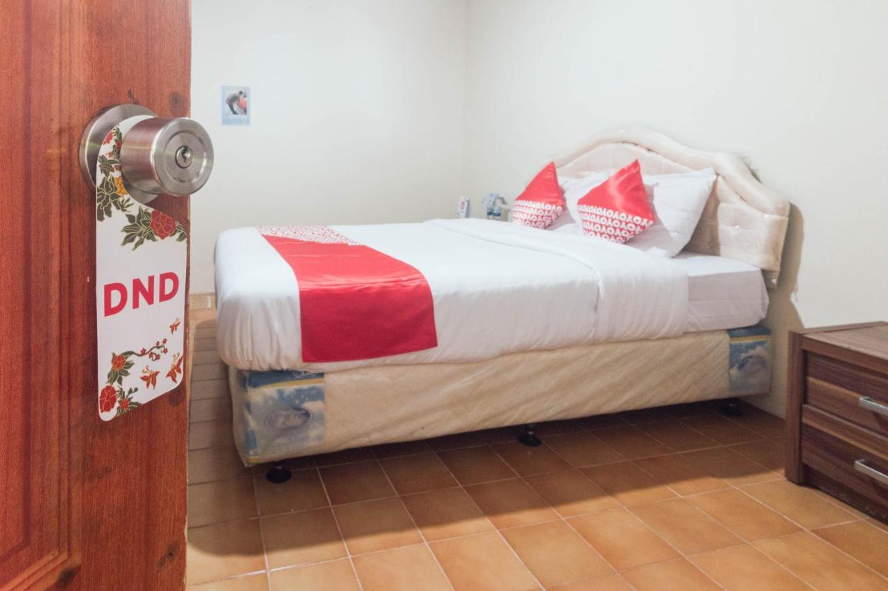 Oyo 1688 Collin Beach Hotel Ambon Exterior foto